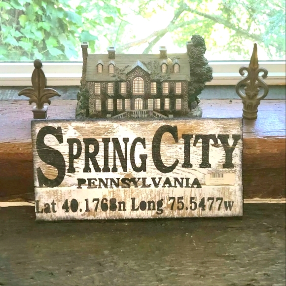 SPRING CITY, PA RUSTIC WOOD TOWN SIGN - Picture 1 of 4